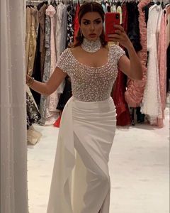 2020 White Mermaid Pearls Arabiska Kaftan Evening Klänningar Korta Ärmar High Neck Dubai Formell Kappor Långt Ladies Prom Dress Plus Storlek