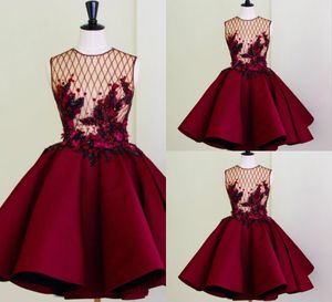 Real Fotos Red Cocktail Vestidos Jóia Pescoço Lace Appliqued Pérolas Uma Linha Ilusão Bodice Curto Prom Vestido Personalizado Feito Caseiro Vestidos Homecoming