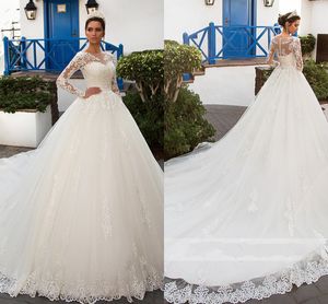 2020 Abiti da cerimonia nuziale del treno reale del pizzo seducente Abiti da sposa Impero a maniche lunghe Laillusion Bateau Sethe Back Applique Bridal Dress Beach Nuovo