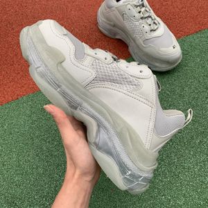 Retro Grå Triple s Clear Sole Sneaker Designer Män Casual Skor Kvinnor Läder Mesh Sneaker Vit Clear Sole Flat Shoe Low Top Lacing-Up