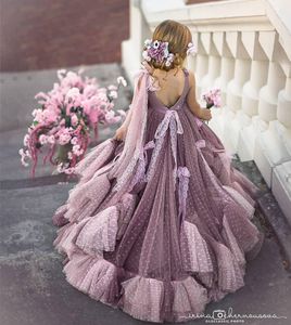 2020 귀여운 꽃 소녀 드레스 V 목 레이스 아플리케이드 구슬 3D 꽃 소녀 대회 가운 가운 등이없는 활주로 계층화 된 치마 생일 266d