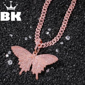 Hängsmycke Halsband Hip Hop Custom Pink Butterfly Halsband Kombination Ord Namn med Big Clasp Chain Full Iced Cubic Zirconia Smycken