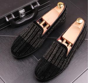 Европа побрякушки заклепки Flat кожаные ботинки Rhinestone моды Mens Loafer свадебное платье обувь мужчин Повседневный Алмазные Остроконечные Toe обувь BMM217