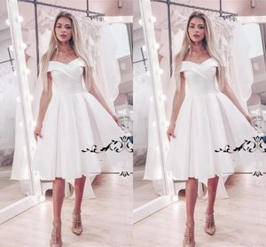 Modest Plus Size Beach En linje Billiga Simple Short Wedding Dresses Off Shoulder Knee Length Wedding Gowns Vestido de Novia Bridal Gowns