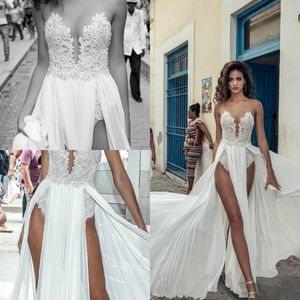 Julie Vino 2020 Abiti da sposa da spiaggia Fessure alte alla coscia Boho Abiti sexy da sposa in pizzo con perline in chiffon Abiti da sposa