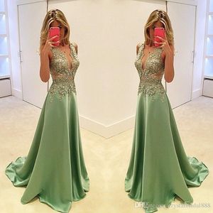 2024 Sexy Verde Oliva Uma Linha Vestidos de Baile V Neck Lace Apliques de Cetim Sem Mangas Varrer Trem Plus Size Formal Vestido de Festa Vestidos de Noite