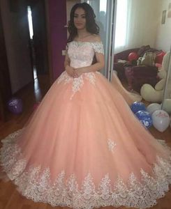 Quinceanera Suknie 2021 z koronkowymi aplikacjami Off Ramię Prom Tiul Długość podłogi Formalna suknia balowa