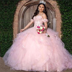 Blush Pink Ball Suknia Zroszony Prom Dresses Off The Ramię Neck Appliqued Formalna Suknia 3D Appliqued Sweep Pociąg Tulle Quinceanera Dress BC3976