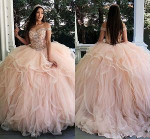 Nowy Luksusowy Blush Różowy Suknia Balowa Quinceanera Suknie Off Crystal Ramię Zroszony Tulle Sweet 16 Plus Size Party Prom Dress Suknie wieczorowe