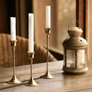 1 stycke retro mässing bordsdekoration guld ljusstake mariage europe style ljushållare hem bröllop dekoration kandelabra