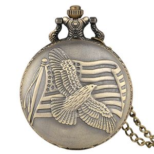 Antik Bronsa USA Flagga Fob Klocka Peace Dove Quartz Pocket Watch Necklace Kedja för män Kvinnor Souvenir Present