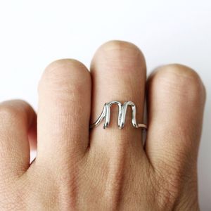 SLIVER GULD FÄRG TILLGÄNGLIGA LETTERNINGAR FÖR KVINNA LOVER RING C E H K L M R Y WORD NAME FINGER Nya Fashion Jewelry