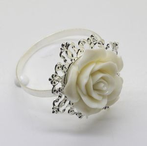 200PC / påse vit ros dekorativ silver servett ring servetthållare för bröllopsfest middag bord dekoration tillbehör sn2029
