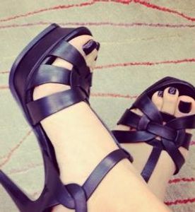 Designer-och kvinnor pumpar öppna tå sandalias mujer sexig catwalk kändis sommar skor kvinna