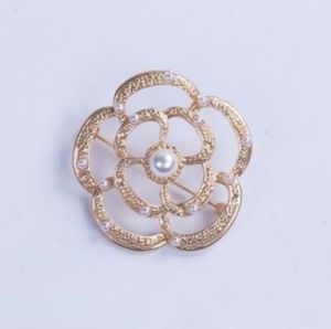 Fashion hot sale highlights pearl fashion hollow rose flower accessories flower pot collar needle brooch gift