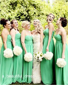 Nya Bridesmaid Green Chiffon Brudtärna Klänningar Billiga Sweetheart Golvlängd Bröllopsfestklänning Ruched Long Bridesmaid Dresse