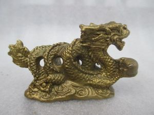 Samling av gammal koppar drake staty i det gamla Kina
