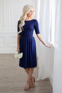Casual Royal Blue Lace Chiffon Short Modest Bridesmaid Dresses With Half Sleeves Knee Length A-line Country Modest Maids of Honor Dress