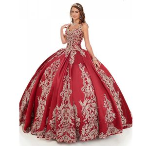 Niesamowita koronkowa koronkowa suknia kulkowa Quinceanera sukienki V Neck Appliqued Prom Suknie Sweep Satin Sweet 15 Dress