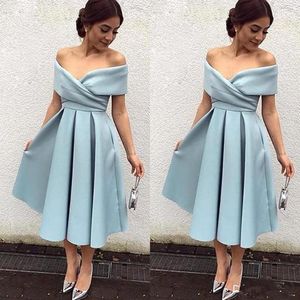Moda Off Should Chá Comprimento Coquetel Vestido Uma Linha Ruched Homecoming Party Dresses Light Blue Curto Prom Vestidos
