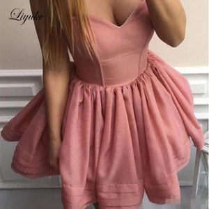 ほこりっぽいピンクの短いミニホームカミングドレス