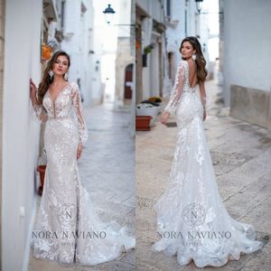 2020 Bohemian 인어 웨딩 드레스 딥 V 넥 아플리케이션 된 신부 가운 긴 소매 백리스 러프 가운 스윕 기차 Vestidos de Novia