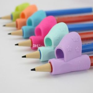 قبضة أصابع الأطفال الصغار الأطفال حامل القلم الرصاص الملون القلم كتابة أداة تصحيح وضع القبعة