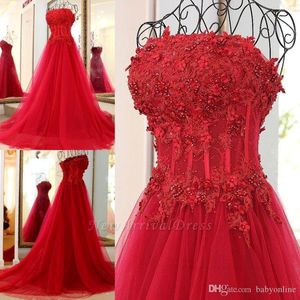 Wunderschöne rote Abendkleider in A-Linie mit trägerlosen Applikationen, Spitze und Perlen, abgestufter Tüll, bodenlang, formelle Abendparty-Kleider nach Maß