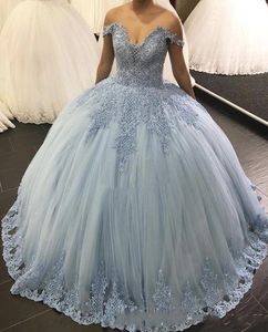 2020 Grå Princess Ball Gown Prom Klänningar Beaded Lace Applique V Formad Halsband Lace-up Draped Tulle Skirt Söt 16 Klänning Quinceanera