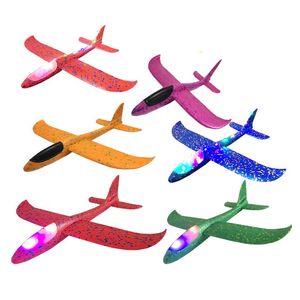 48cm 큰 거품 비행기 항공기 LED 손 시작 비행기 글라이더 관성 어린이 플라잉 모델 장난감 10 PC를 던지기 / 부지 도매