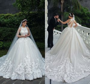 2020 Stunning Halter Unique Back Ball Gown Bröllopsklänningar med Royal Train Lace Applique Draped Princess Vestidos de Novia Robes Bridal