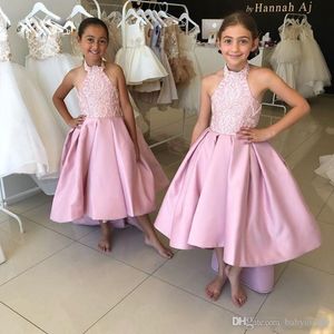 ハイ素敵なピンク色の低い花のドレスホルターネックレースアップリケフリルガールページェントドレス幼児誕生日パーティーファースト聖体