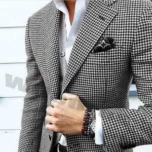 2020 Design Svart Vit Plaid Peak Lapel Groom Bröllop Tuxedos Män Party Prom Best Man Blazer kostym Endast en jacka