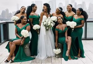 新しい濃い緑の花嫁介添人の肩のセクシーなサイドスプリットメイドの名誉結婚式のゲストガウン正式なイブニングドレスBD8979