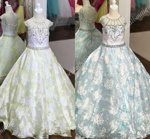 Berömd designer Ritzee Girl Pagant Klänningar 2019 Beading Neck Cap Sleeves Liten flicka Spädbarn Formell Händelsekloker Ballgown Formell