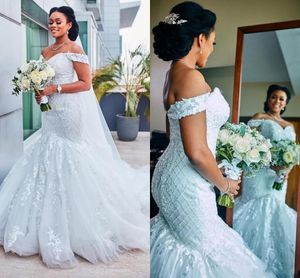 Charmig 2020 Lace Mermaid Bröllopsklänningar Av Skulder Applique Pärlor Tulle Afrikansk Bridal Gown Tåg Anpassad Plus Storlek Bride Dress