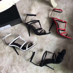 Hot Sale-2019 Luxury Designer Style Patent Läder Thrill Heels Kvinnor Unika Brev Sandaler Klänning Bröllop Skor Sexiga Brandskor