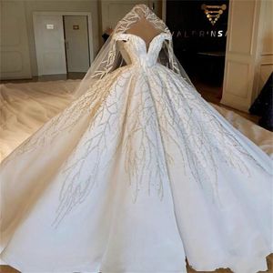 Valdrin Sahiti Abiti da sposa di lusso con spalle scoperte Abiti da ballo con paillettes in pizzo Abito da sposa Lunghezza pavimento Abito da sposa con perline taglie forti