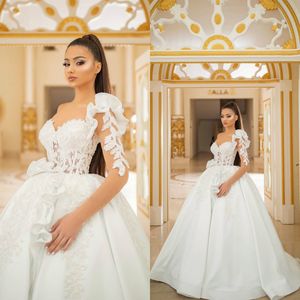 2020 Bollkakor Bröllopsklänningar Sweetheart Appliqued Beaded Bridal Gowns Sweep Train Satin Ruched Custom Made Robes de Mariée