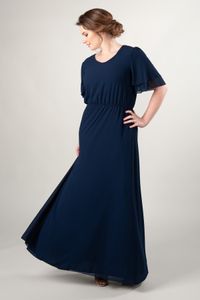 2019 Casual Navy Blue Chiffon Plus Storlek Långt Modest Bridesmaid Klänningar Med Flutter Ärmar A-Line Golv Längd Boho Bröllopsfestklänning