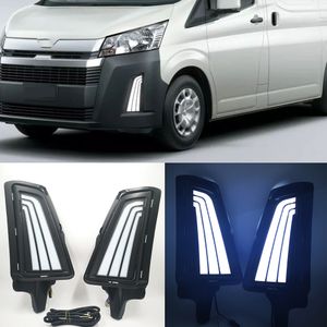 1ペア12VカーLED DRLデイタイムランニングライトフォグランプ装飾が流れるトヨタのターンシグナルを備えた新しいハイアス2019 2020 2021