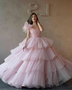 2019 New One Shoulder Ball Gowns Quinceanera Dresses Tulle Tiered Cupcake Formal Long Prom Dresses Sweet 16 Age Vestidos De Quinceanera