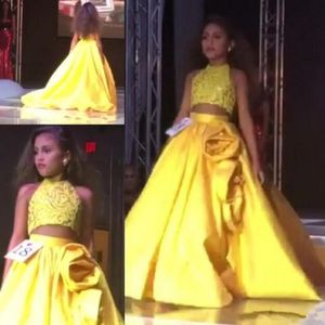 Pırıltılı İki Adet Kız Pageant Elbise Boyundan Bağlamalı Payetler Kırpma Üst Sarı Çiçek Kız Çocuk Örgün Önlükler El Yapımı Çiçek