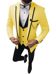 Slim Fit Yellow Groom Tuxedos Peak Lapel Groomsman Bröllop 3 Piece Suit Fashion Men Business Prom Jacka Blazer (Jacka + Byxor + Vest)