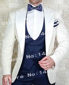 Brand New Button Ivory Wedding Groom Tuxedos Peak Lapel Groomsmen Mężczyźni Garnitury Prom Blazer (Kurtka + Spodnie + Kamizelka + Krawat) No: 2150