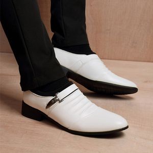 أحذية الزفاف الأبيض للرجال قصيرة أفخم الأحذية البني الرجال اللباس coiffeur الرجال الأحذية الجلدية الرسمية sepatu الانزلاق على بريا chaussure أوم بونا