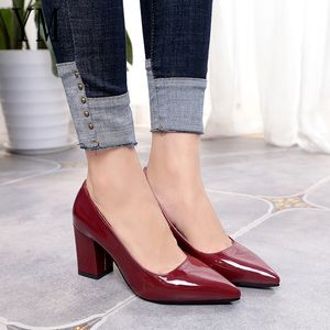 2018 neue Frauen Pumps Schwarz High Heels 7,5 cm Dame Patent leder Dick mit Herbst Spitz Einzelne Schuhe Weibliche Sandalen große 33-43