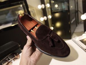 Designer di marca Uomo mocassino di lusso Nappe scarpe maschili Scarpe eleganti fatte a mano in vera pelle stile celebrità mocassino scarpe da uomo in pelle