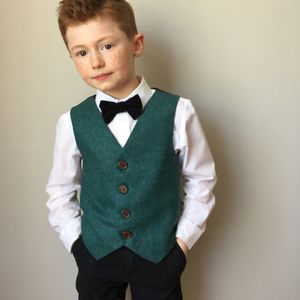 Grüne Kinder-Designer-Kleidung mit V-Ausschnitt für Jungen, für Hochzeit, maßgeschneiderte Mode, Party, formelle Kleidung