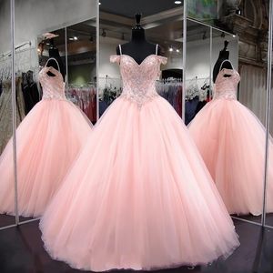 Pink Ball Gown Quinceanera Dresses Crystal Pärlagad älskling Spaghetti Rems Rygglösa Sweet 16 Puffy Party Pageant Prom Evening Gowns